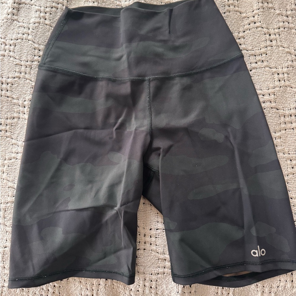 Camo ALO Biker shorts size S